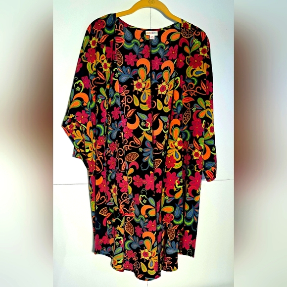 LuLaRoe Other - NWOT LuLaroe Floral Kimono💕